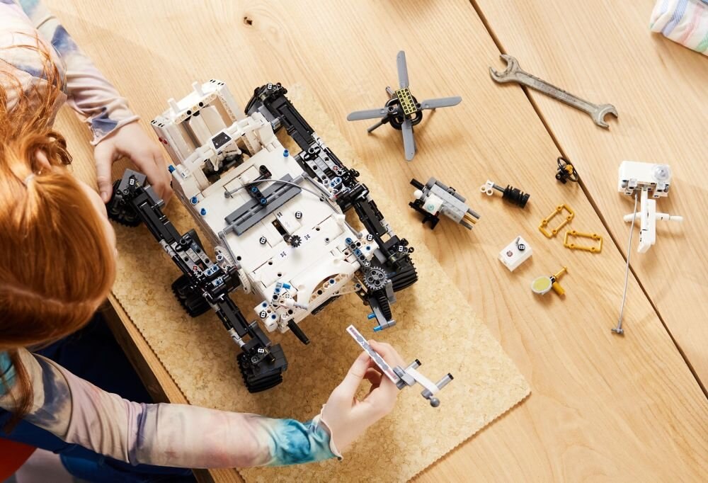 LEGO Technic NASA Mars Rover Perseverance 42158 klocki elementy zabawa łączenie figurki akcesoria figurka zestaw